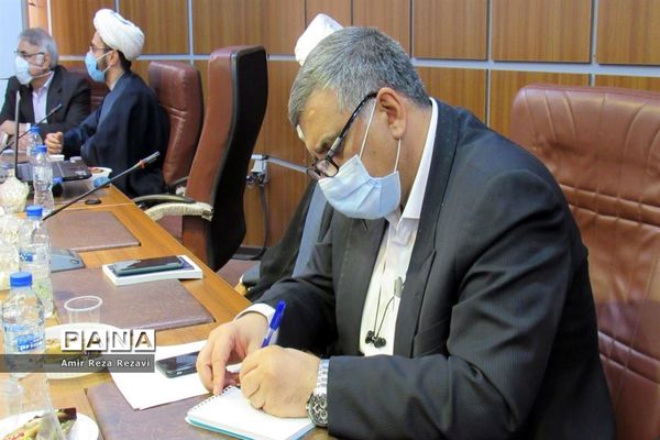 نشست کادر و اعضای اتحادیه انجمن های اسلامی  دانش آموزان استان خوزستان با مدیرکل آموزش و پرورش