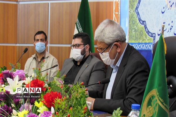 نشست کادر و اعضای اتحادیه انجمن های اسلامی  دانش آموزان استان خوزستان با مدیرکل آموزش و پرورش