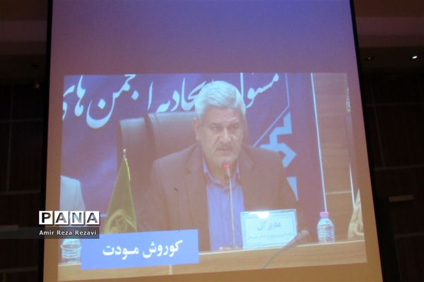 نشست کادر و اعضای اتحادیه انجمن های اسلامی  دانش آموزان استان خوزستان با مدیرکل آموزش و پرورش