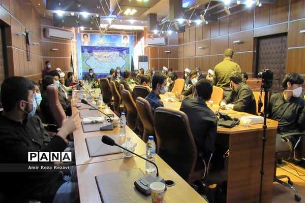 نشست کادر و اعضای اتحادیه انجمن های اسلامی  دانش آموزان استان خوزستان با مدیرکل آموزش و پرورش