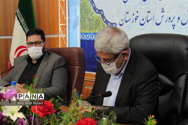 نشست کادر و اعضای اتحادیه انجمن های اسلامی  دانش آموزان استان خوزستان با مدیرکل آموزش و پرورش