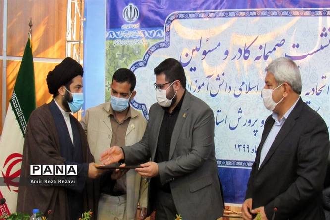 نشست کادر و اعضای اتحادیه انجمن های اسلامی دانش آموزان استان خوزستان با مدیرکل آموزش و پرورش