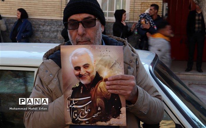 دلنوشته‌ یک دانش‌آموز درباره «حاج قاسم»: اعجاز حضور تو، هر لحظه، در کودکان سرزمینم متولد می‌شود