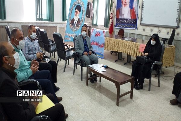 برگزاری جلسه سرگروه های ابتدایی درسالن اجتماعات اداره آموزش وپرورش شهرستان حمیدیه