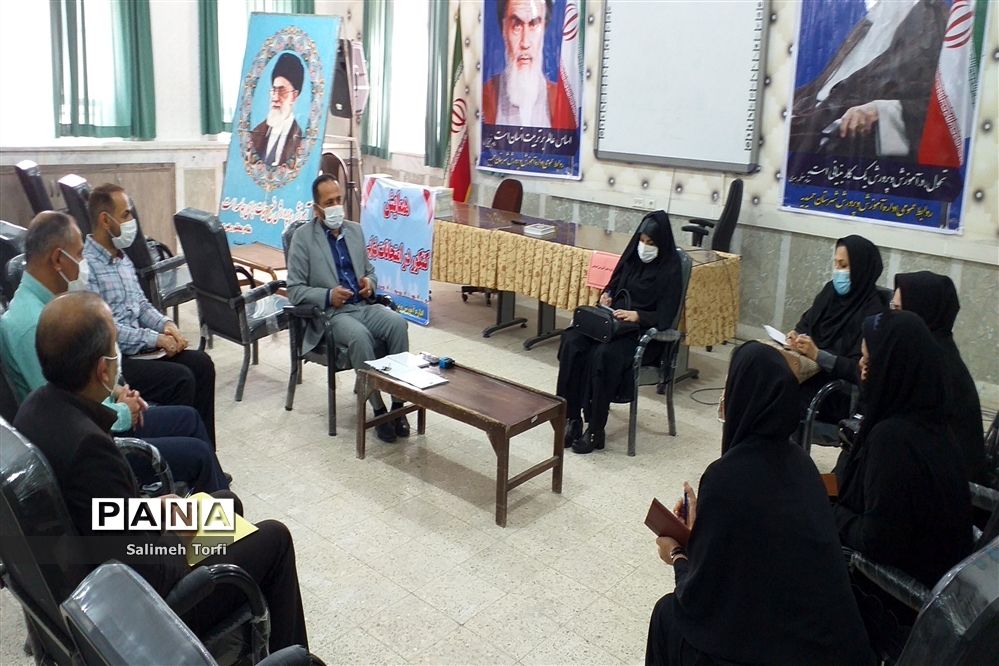 برگزاری جلسه سرگروه های ابتدایی درسالن اجتماعات اداره آموزش وپرورش شهرستان حمیدیه