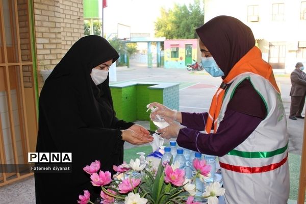 نواختن زنگ استکبار ستیزی در مدارس بوشهر