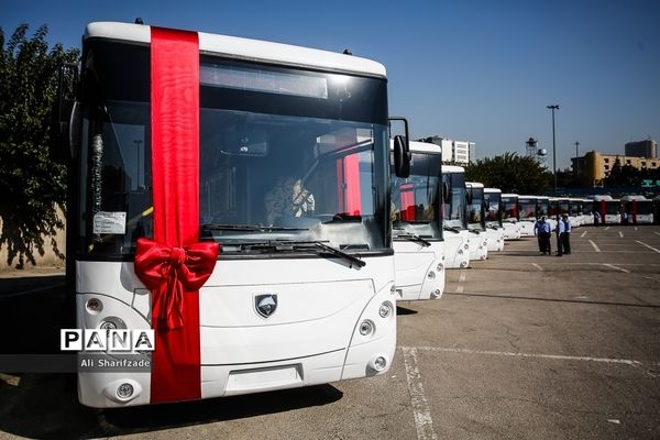 آیین بهره برداری از ۱۰۰ دستگاه اتوبوس و مینی بوس جدید در ناوگان حمل و‌نقل تهران