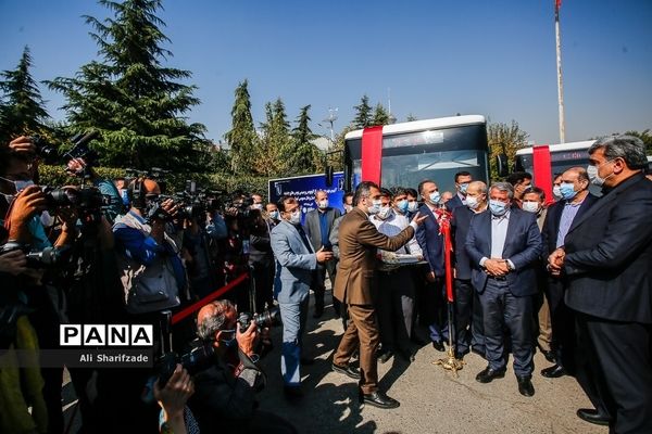 آیین بهره برداری از ۱۰۰ دستگاه اتوبوس و مینی بوس جدید در ناوگان حمل و‌نقل تهران