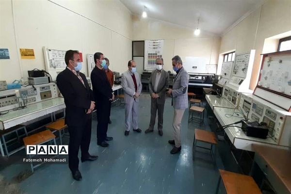 بازدید نماینده مردم محمودآباد در مجلس از هنرستان شهید کلانتری