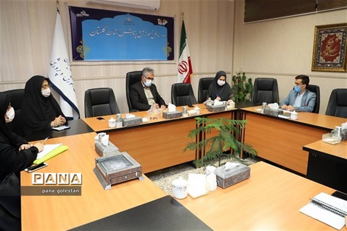 نشست صمیمانه نمایندگان استانی دهمین دوره مجلس دانش آموزی