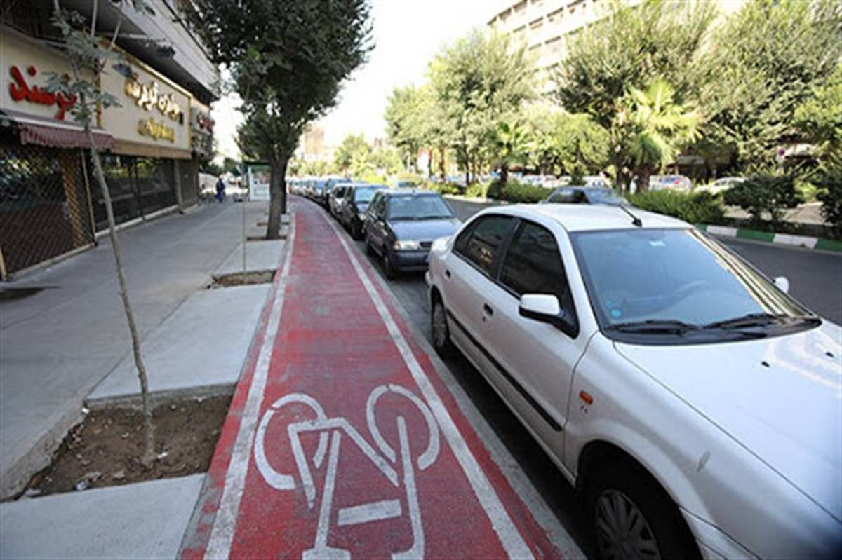 احداث مسیر دوچرخه در پیاده‌رو و احداث «پارکلت» متوقف شود