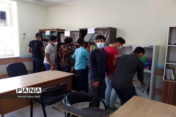 نواختن زنگ کتاب و کتابخوانی بصورت نمادین درهنرستان ولایت شهرستان حمیدیه