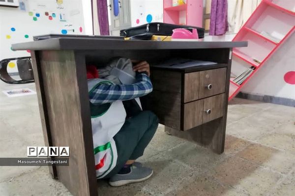 مانور زلزله در دبستان طلوع اندیشه منطقه بندر ریگ
