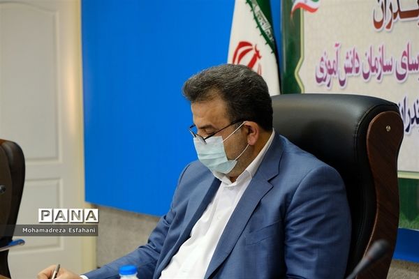 نشست استاندارمازندران با اعضای تشکل‌های‌ سازمان دانش‌آموزی