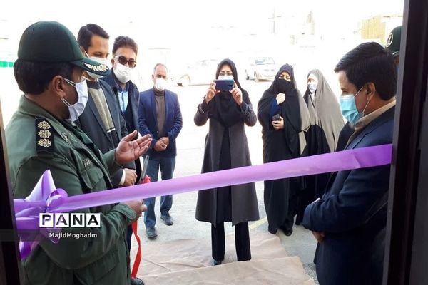 افتتاح دبیرخانه نکوداشت اولین سالگرد شهادت سردار سلیمانی مستقر در دبیرستان فرزانگان