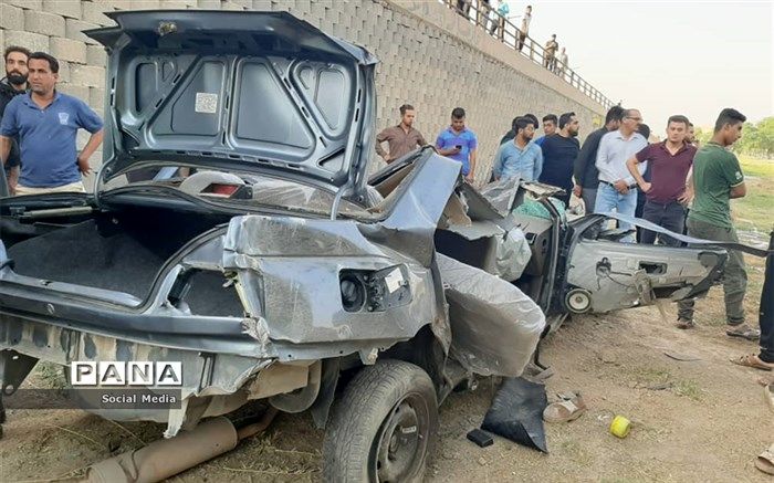 20 زخمی و فوتی  در تصادف اتوبوس با وانت نیسان