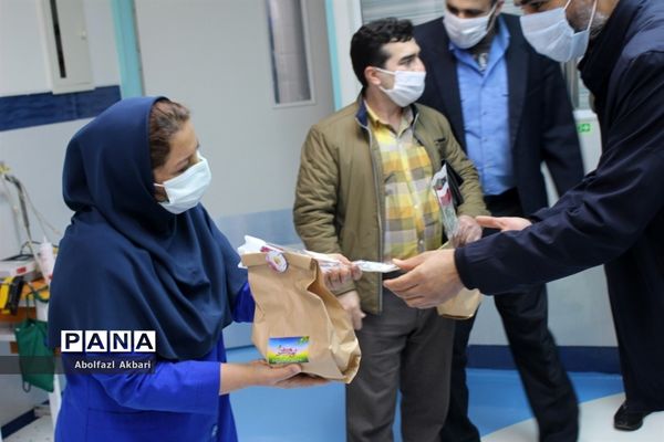 قدردانی از پرستاران و پزشکان بیمارستان‌های شهر ساری