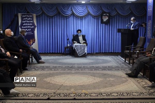 دیدار مدیرکل آموزش و پرورش آذربایجان شرقی و کارکنان معاونت سوادآموزی اداره‌کل با نماینده ولی فقیه در استان