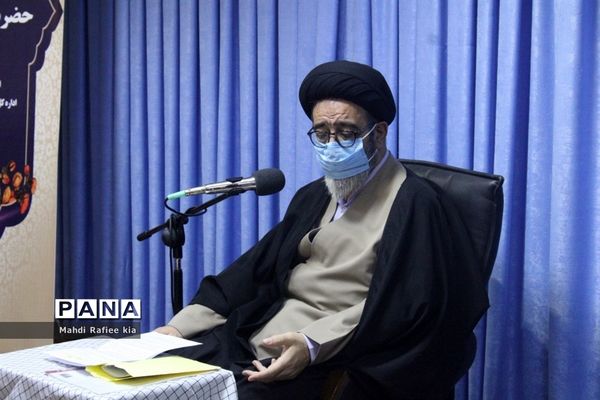 دیدار مدیرکل آموزش و پرورش آذربایجان شرقی و کارکنان معاونت سوادآموزی اداره‌کل با نماینده ولی فقیه در استان