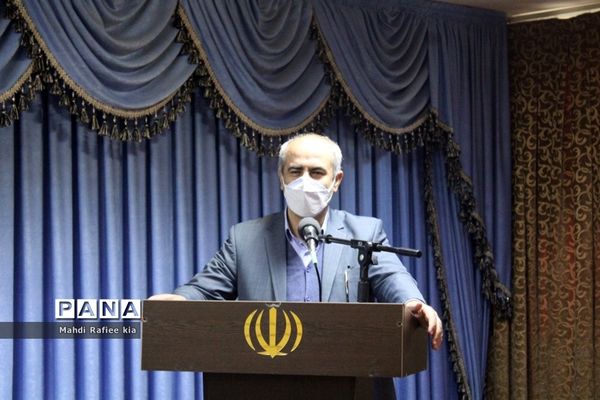 دیدار مدیرکل آموزش و پرورش آذربایجان شرقی و کارکنان معاونت سوادآموزی اداره‌کل با نماینده ولی فقیه در استان
