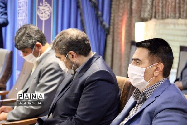 دیدار مدیرکل آموزش و پرورش آذربایجان شرقی و کارکنان معاونت سوادآموزی اداره‌کل با نماینده ولی فقیه در استان
