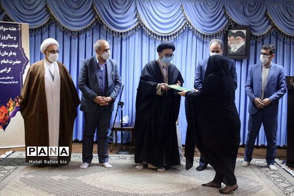 دیدار مدیرکل آموزش و پرورش آذربایجان شرقی و کارکنان معاونت سوادآموزی اداره‌کل با نماینده ولی فقیه در استان
