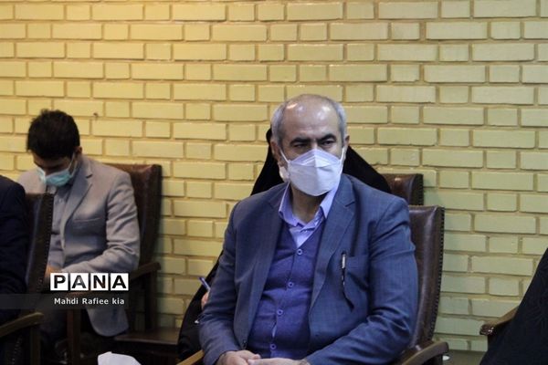 دیدار مدیرکل آموزش و پرورش آذربایجان شرقی و کارکنان معاونت سوادآموزی اداره‌کل با نماینده ولی فقیه در استان