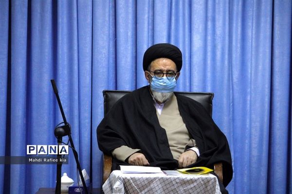 دیدار مدیرکل آموزش و پرورش آذربایجان شرقی و کارکنان معاونت سوادآموزی اداره‌کل با نماینده ولی فقیه در استان