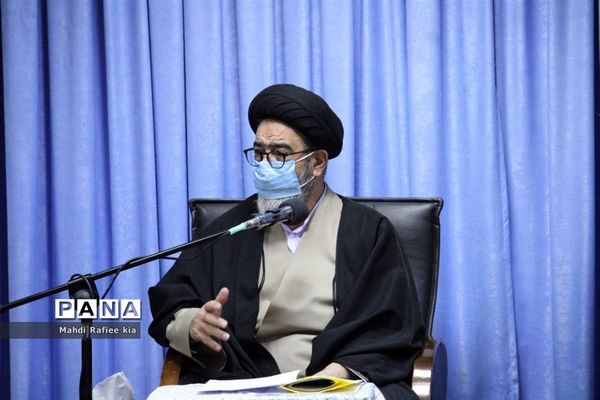 دیدار مدیرکل آموزش و پرورش آذربایجان شرقی و کارکنان معاونت سوادآموزی اداره‌کل با نماینده ولی فقیه در استان