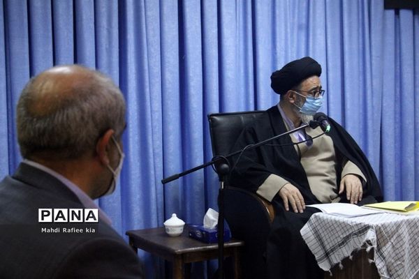 دیدار مدیرکل آموزش و پرورش آذربایجان شرقی و کارکنان معاونت سوادآموزی اداره‌کل با نماینده ولی فقیه در استان