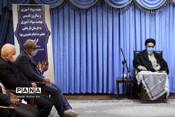 دیدار مدیرکل آموزش و پرورش آذربایجان شرقی و کارکنان معاونت سوادآموزی اداره‌کل با نماینده ولی فقیه در استان