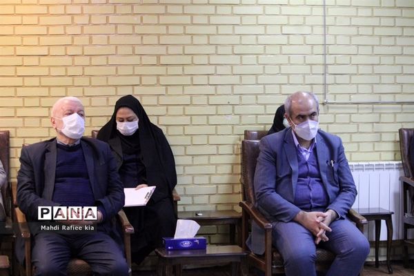 دیدار مدیرکل آموزش و پرورش آذربایجان شرقی و کارکنان معاونت سوادآموزی اداره‌کل با نماینده ولی فقیه در استان