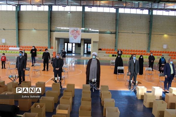 آیین توزیع 2000بسته غذایی و معیشتی جهت خانواده‌های آسیب‌دیده شهرستان‌های غرب استان تهران