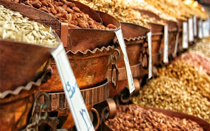 توصیه‌های کرونایی؛ در هنگام خرید از دست زدن به چشم، دهان و بینی خودداری کنیم