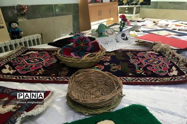 نمایشگاه دستاوردهای آموزش دهندگان نهضت سواد‌آموزی در شهرستان نی ریز