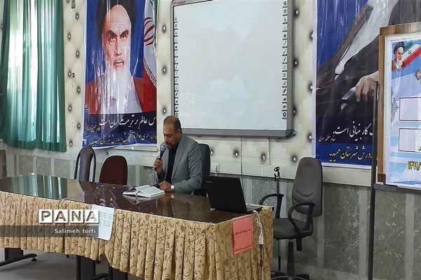 برگزاری جلسه مدیران مقطع ابتدایی درسالن اجتماعات اداره شهرستان حمیدیه