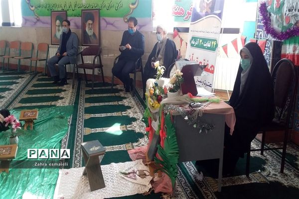 برگزاری گفتمان دینی  پایان‌بخش هفته قرآن و عترت و نماز در شهرستان قرچک