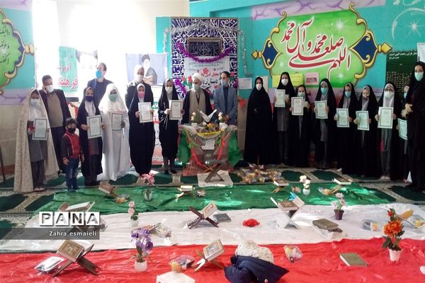 برگزاری گفتمان دینی  پایان‌بخش هفته قرآن و عترت و نماز در شهرستان قرچک