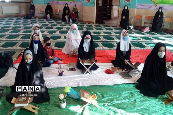 برگزاری گفتمان دینی  پایان‌بخش هفته قرآن و عترت و نماز در شهرستان قرچک