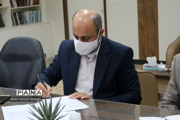 جلسه بزرگداشت سالگرد شهادت سردار سلیمانی در آموزش و پرورش استان بوشهر