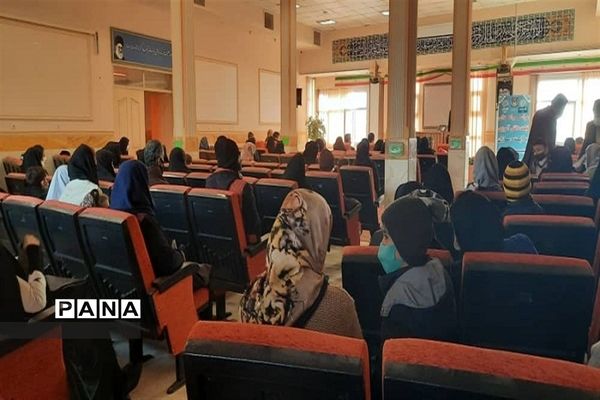 اهدا 75 تبلت به دانش آموزان بی بضاعت شهرستان نظر آباد