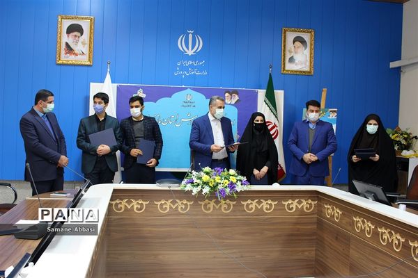 آیین تحلیف اعضای هیات رئیسه مجلس دانش‌آموزی مازندران