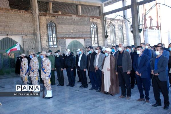غبارروبی و گلباران قبورمطهر شهدا شهرستان نى ریز به مناسبت نخستین سالگرد شهادت حاج قاسم سلیمانی