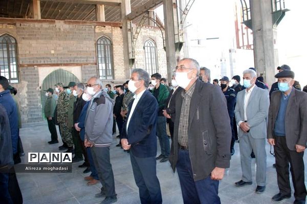 غبارروبی و گلباران قبورمطهر شهدا شهرستان نى ریز به مناسبت نخستین سالگرد شهادت حاج قاسم سلیمانی