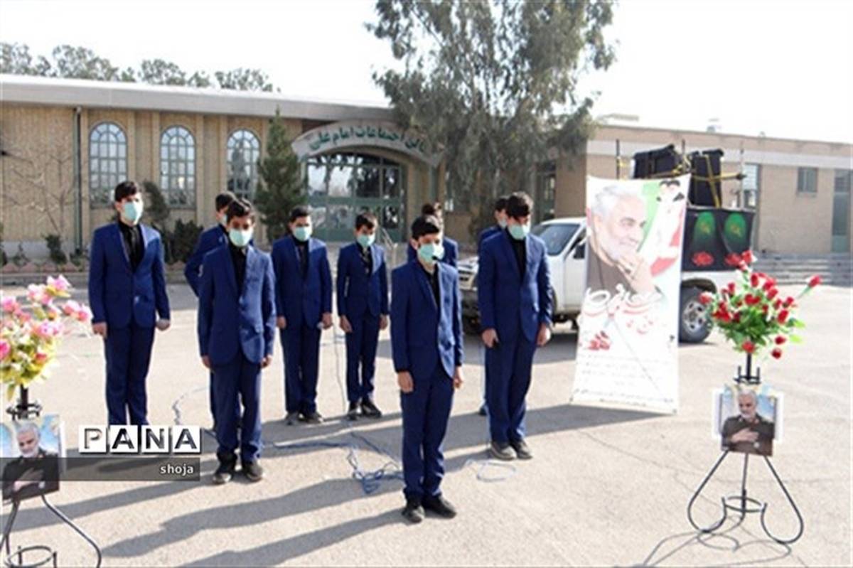 گروه سرود صابرین در فلاورجان به مناسبت سالگرد شهید سلیمانی برنامه اجرا کردند