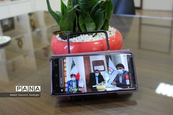 نشست معاون پرورشی و فرهنگی اداره‌کل آموزش و پرورش استان بوشهر با مربیان پیشتاز