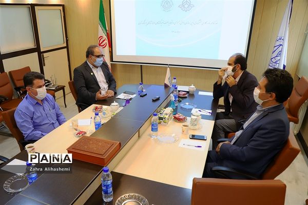 عقد تفاهم همکاری میان سازمان دانش‌آموزی شهر تهران و اتحادیه پوشاک تهران