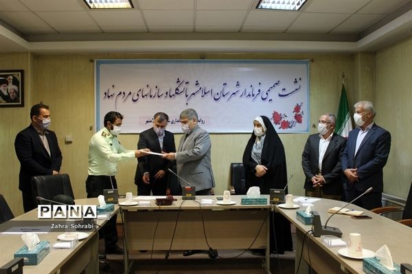 نشست صمیمی فرماندار اسلامشهر با نمایندگان تشکل‌ها و سازمان‌های مردم نهاد