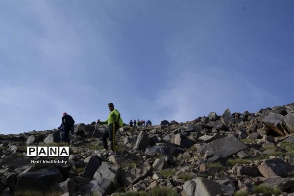 صعود گروه کوهنوردی فضل نی ریز به قله4375 متری لاله زار کرمان