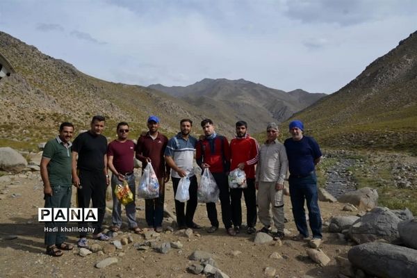 صعود گروه کوهنوردی فضل نی ریز به قله4375 متری لاله زار کرمان